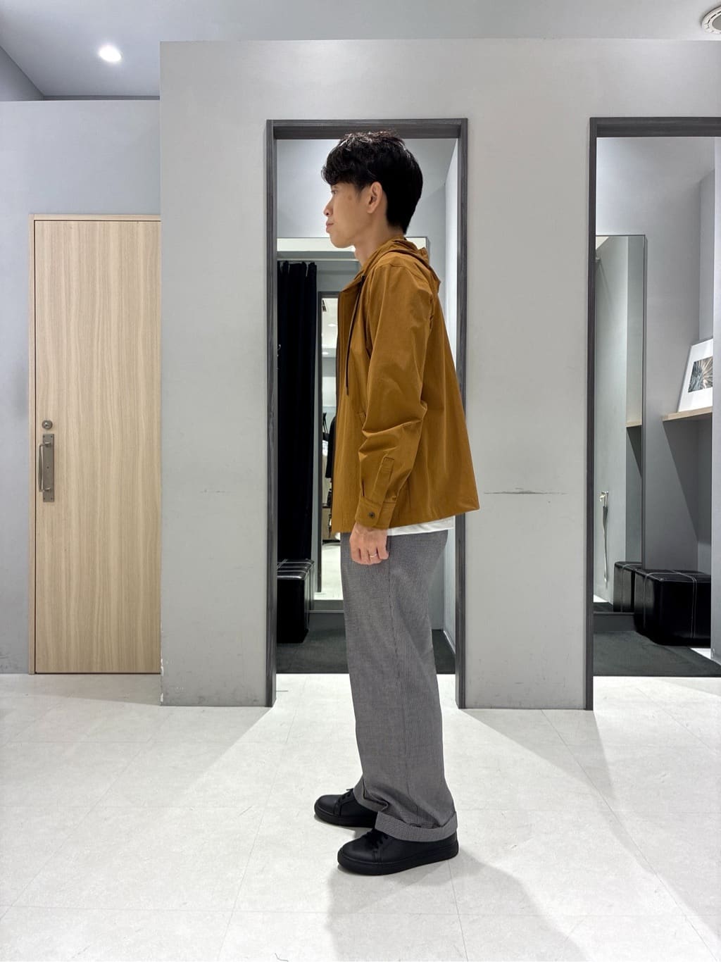 わいずみさんの「TAKEO KIKUCHI｜【3D ナイロン ストレッチ】ジップアップ フードブルゾン」を使ったコーディネート