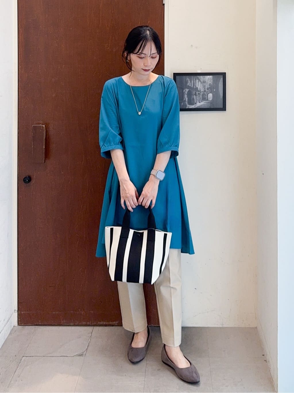 𝐇𝐢𝐫𝐨𝐦𝐢さんの「SHOO･LA･RUE｜ラクチン フラットパンプス」を使ったコーディネート