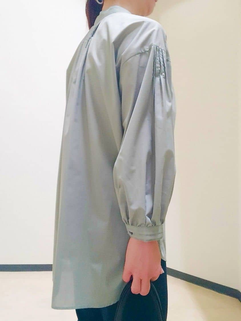 花さんの「Reflect｜【程よいゆとり感／体型カバー】ピンタックデザインシャンブレーブラウス」を使ったコーディネート