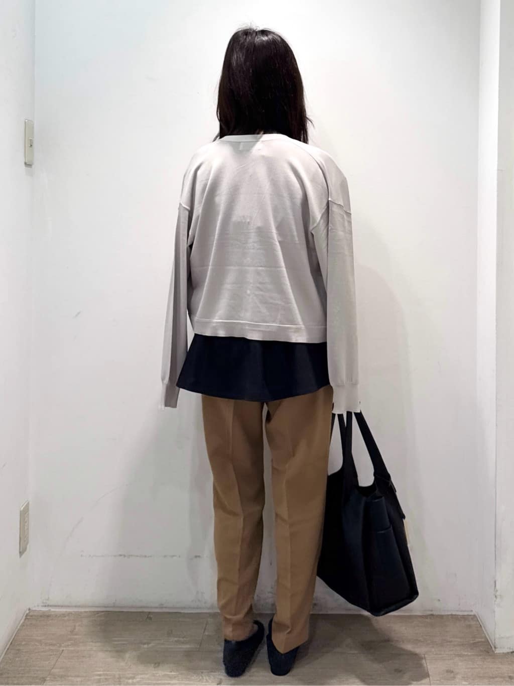 yuicciさんの「OPAQUE.CLIP｜リラクシーVネックニットカーディガン【UVケア／接触冷感／洗濯機洗い可／抗ピル】」を使ったコーディネート