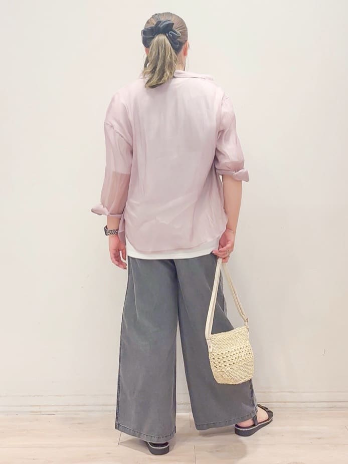 naoさんの「SHOO･LA･RUE｜【ひんやり/汗ジミ軽減/UVカット】プリントアソート BIG Tシャツ」を使ったコーディネート