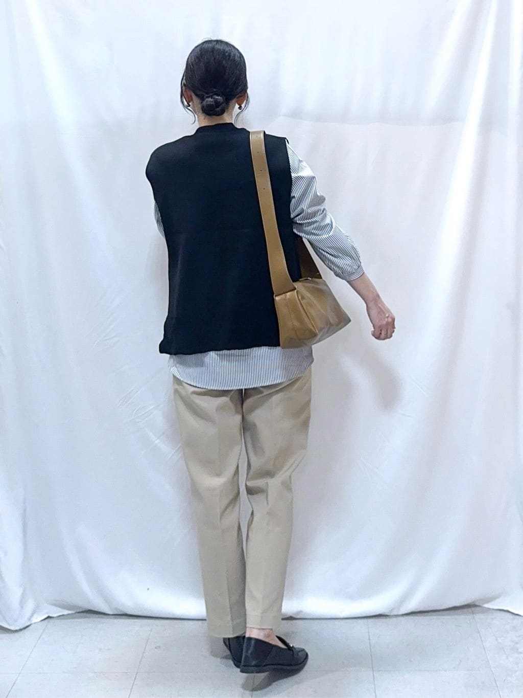 𝐇𝐢𝐫𝐨𝐦𝐢さんの「SHOO･LA･RUE｜【洗濯機可/S-3L/美脚シルエット】通勤・セレモニーにも　きちんと見えする ソフトスティックパンツ」を使ったコーディネート