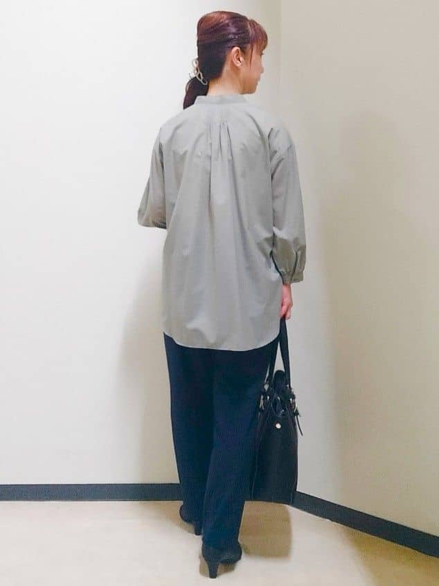 花さんの「Reflect｜【程よいゆとり感／体型カバー】ピンタックデザインシャンブレーブラウス」を使ったコーディネート
