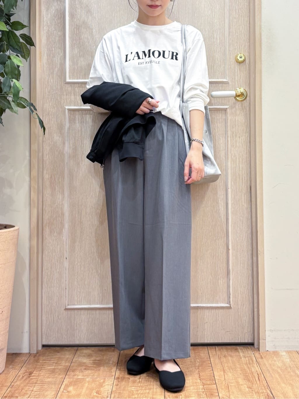 なみさんの「SHOO･LA･RUE｜【洗濯機可/S-LL】さっと羽織れる 軽量リブブルゾン」を使ったコーディネート