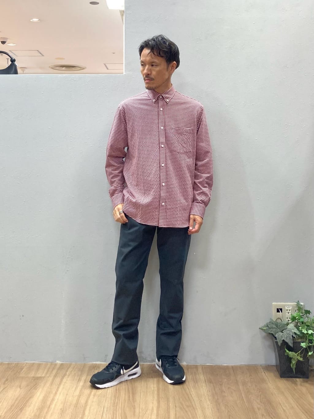 シュンさんの「TAKEO KIKUCHI｜【抗菌防臭/シーズンレス】シアサッカーギンガムチェック ストレッチシャツ」を使ったコーディネート