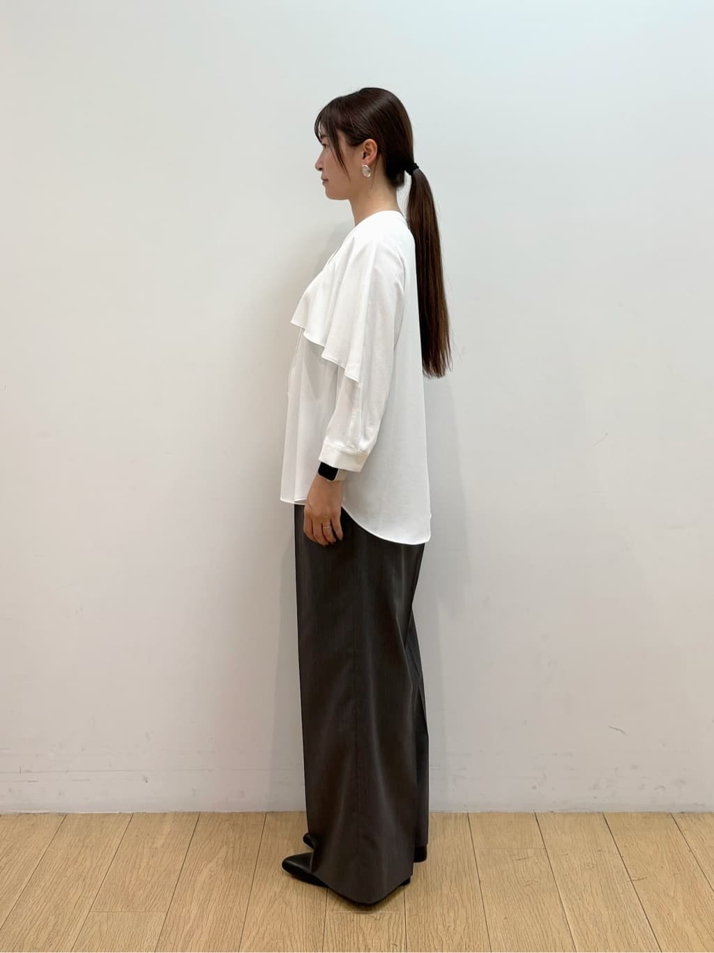 maiさんの「INDIVI｜【羽織りとしても活躍！】ケープカラーブラウス」を使ったコーディネート