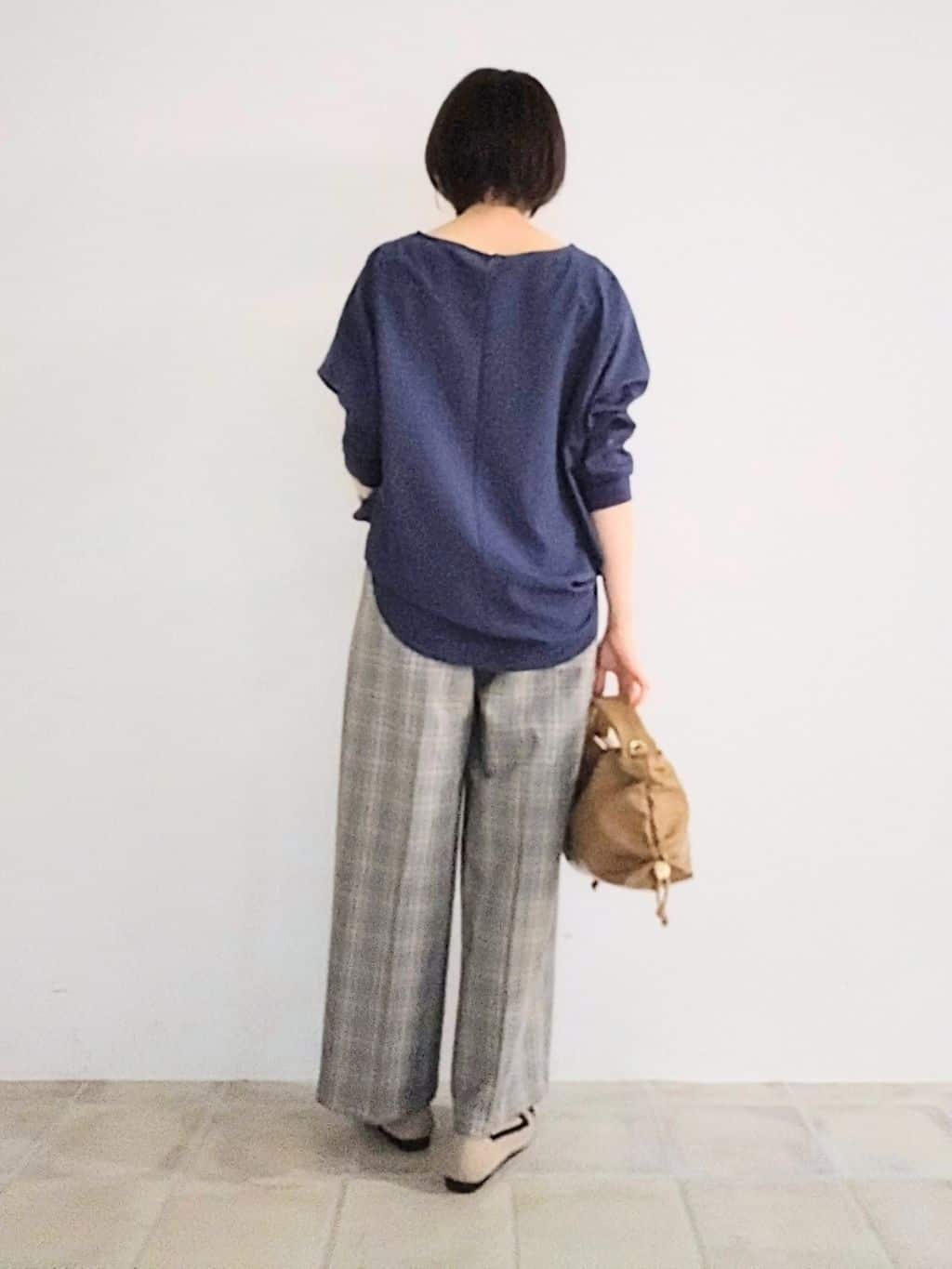 miomioさんの「SHOO･LA･RUE｜【高レビュー/洗濯後しわになりにくい】1枚でサマ見え 8分袖ドルマンブラウス」を使ったコーディネート