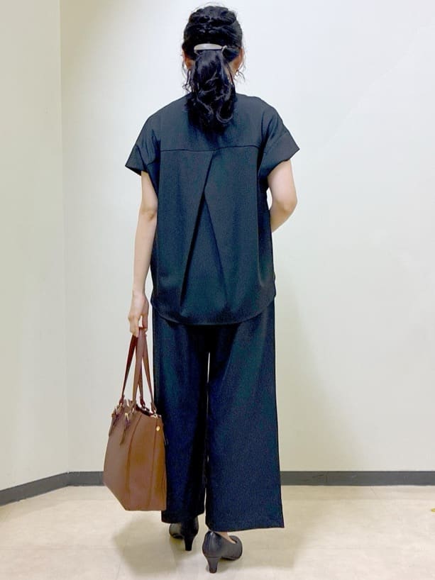  beni_gingerさんの「Reflect｜【E‐QUALITY／ウエスト総ゴム／セットアップ／単品使いOK◎】ブラウス＋ストレートパンツセット」を使ったコーディネート