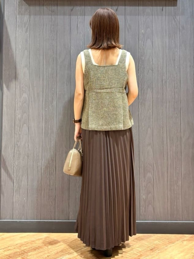 meiさんの「SHOO･LA･RUE｜【2点セット】着るだけで決まる クラシカルなツイード調セットアップ」を使ったコーディネート