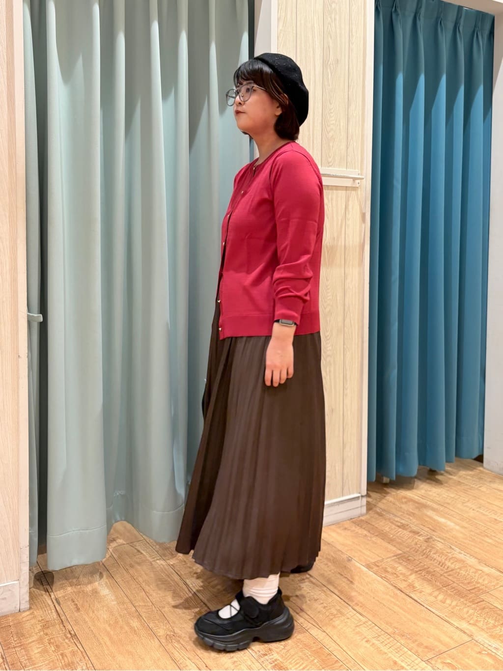 砂糖さんの「SHOO･LA･RUE｜【洗える/S-LL】上品なラメ使い クルーネック ニットカーディガン」を使ったコーディネート