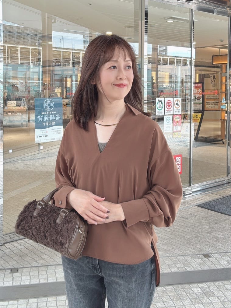 makiさんの「UNTITLED｜【セットアップ可/スキッパー/ゆったり】リラクパウダーシャツ」を使ったコーディネート