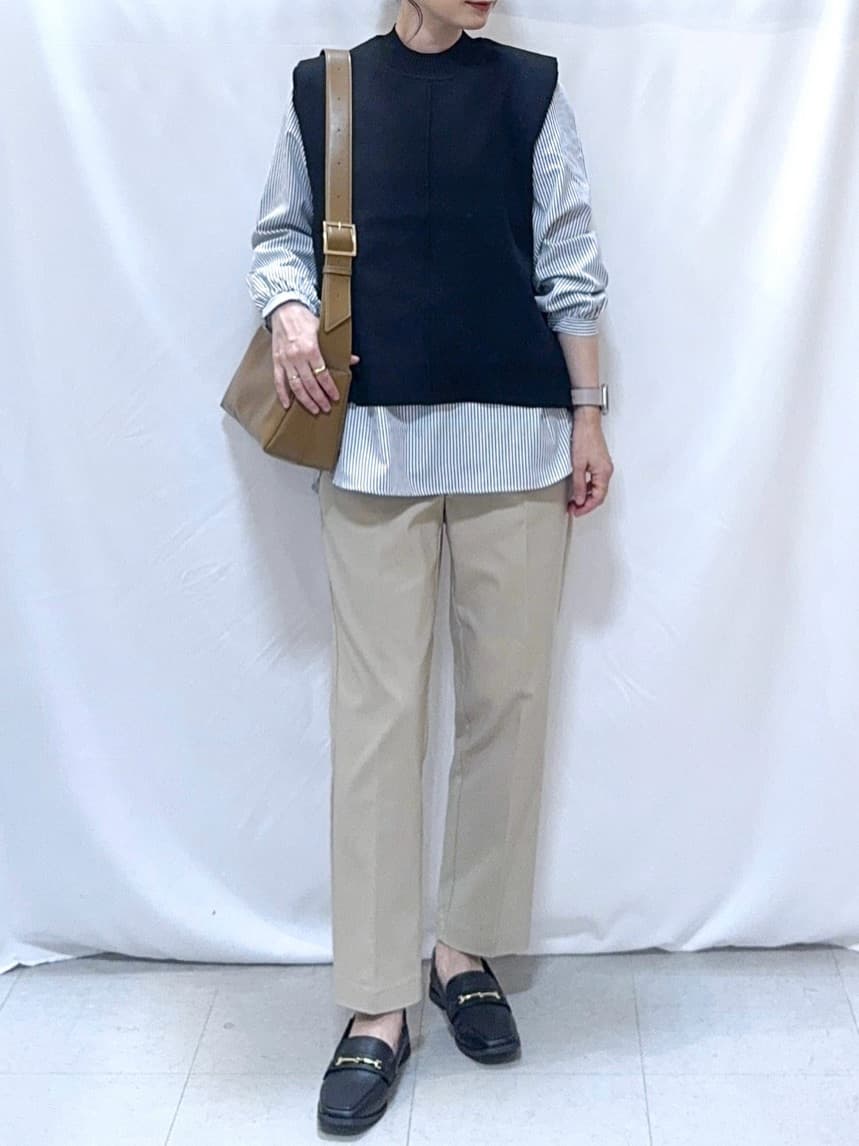 𝐇𝐢𝐫𝐨𝐦𝐢さんの「SHOO･LA･RUE｜【洗濯機可/S-3L/美脚シルエット】通勤・セレモニーにも　きちんと見えする ソフトスティックパンツ」を使ったコーディネート