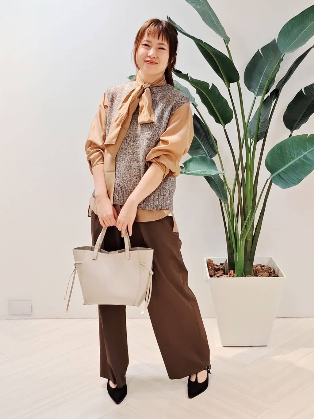 YuKaRiさんの「UNTITLED｜【重ね着レイヤードに】杢調ニットベスト」を使ったコーディネート