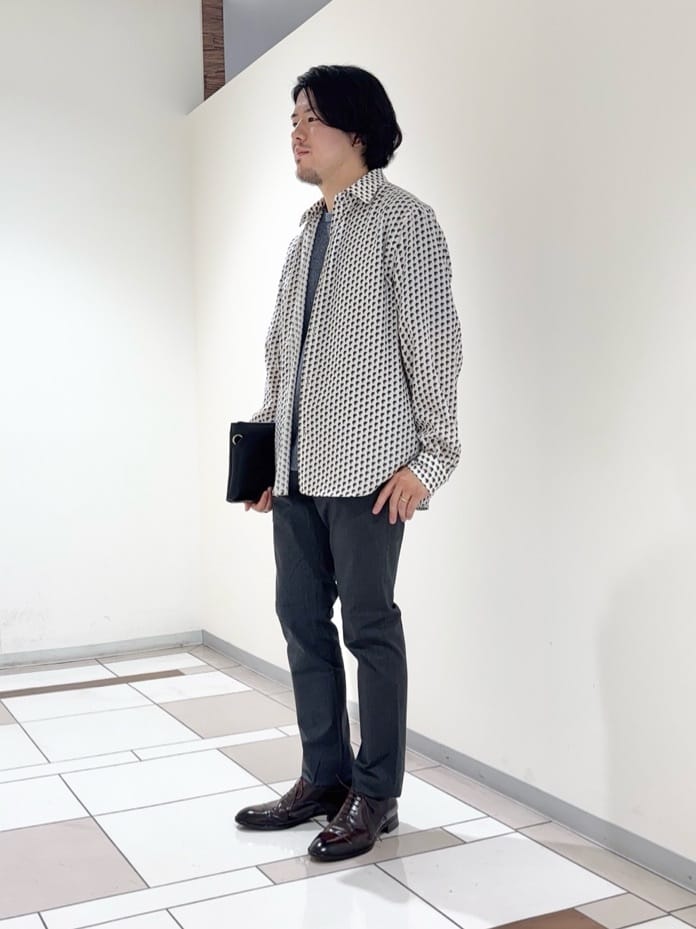 及川さんの「TAKEO KIKUCHI｜ボーラーハット柄 長袖シャツ」を使ったコーディネート