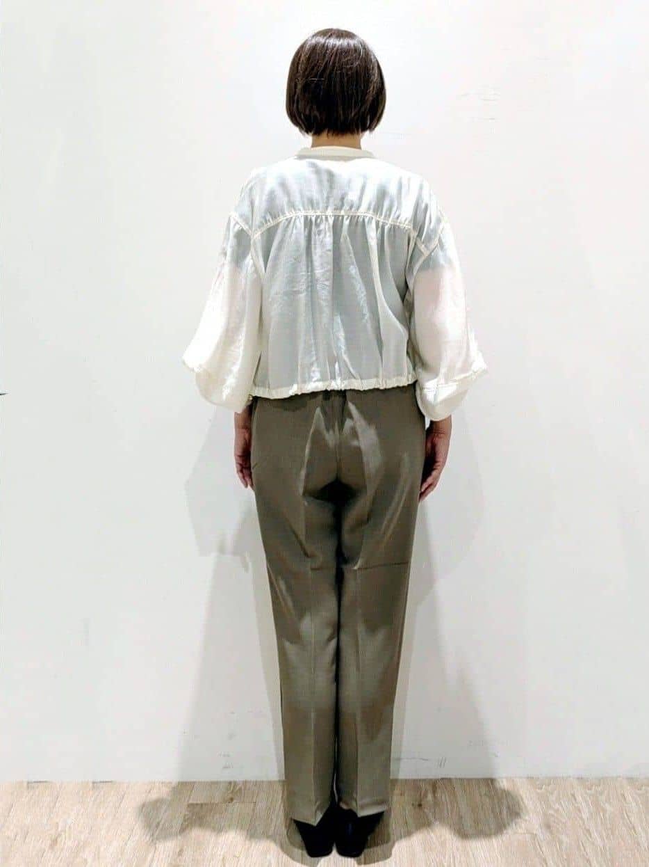 SHIMAKOさんの「OPAQUE.CLIP｜ストレッチ美脚イージーテーパードパンツ【防シワ／洗濯機洗い可】」を使ったコーディネート