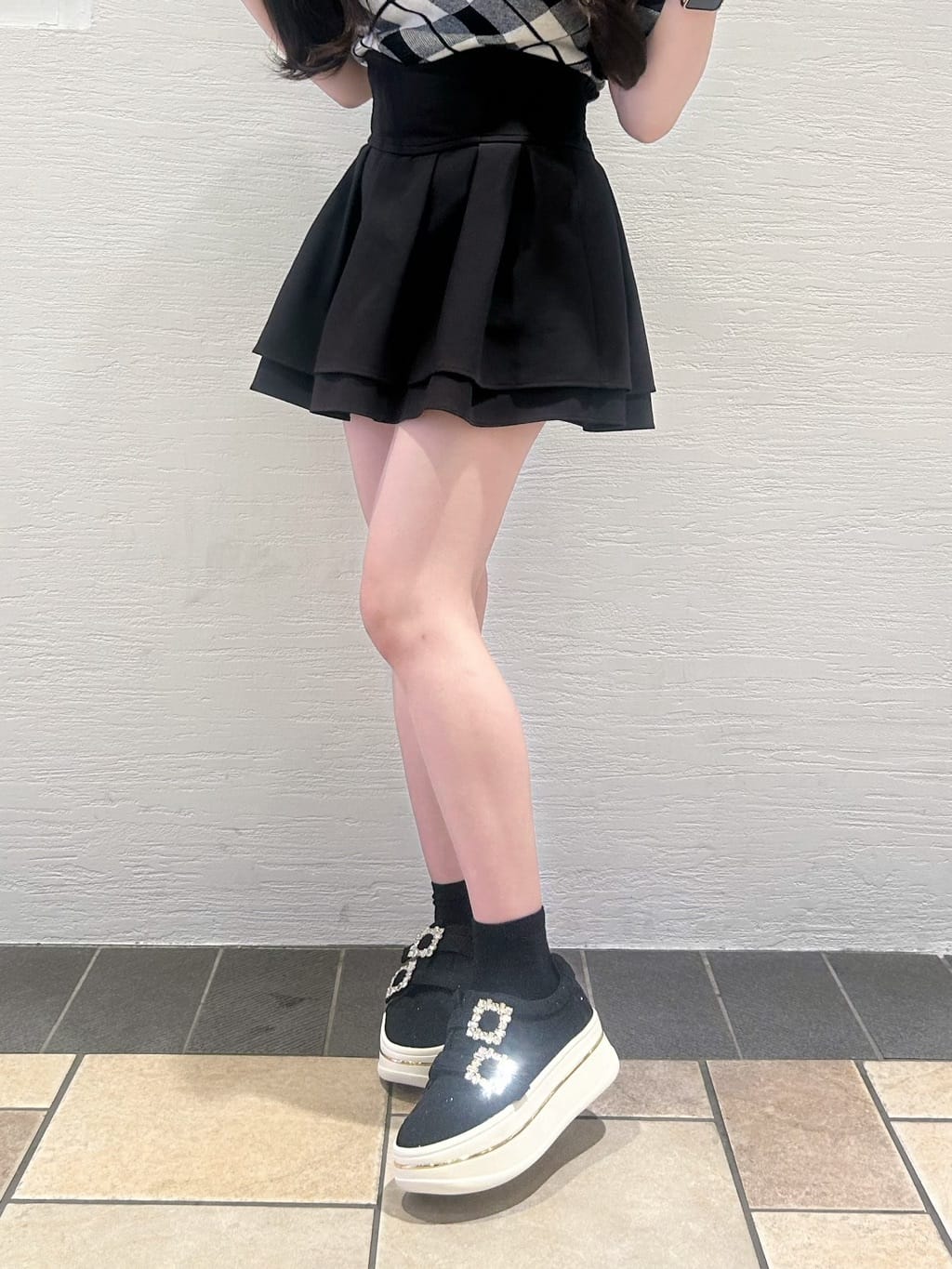 ゆうりさんの「ESPERANZA｜ビジューバックルWストラップレーススニーカー」を使ったコーディネート