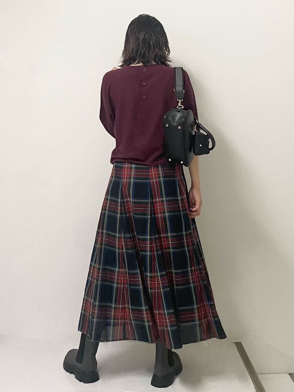 ISOさんの「Dessin｜【洗える】後ろボタンニットプルオーバー七分袖」を使ったコーディネート