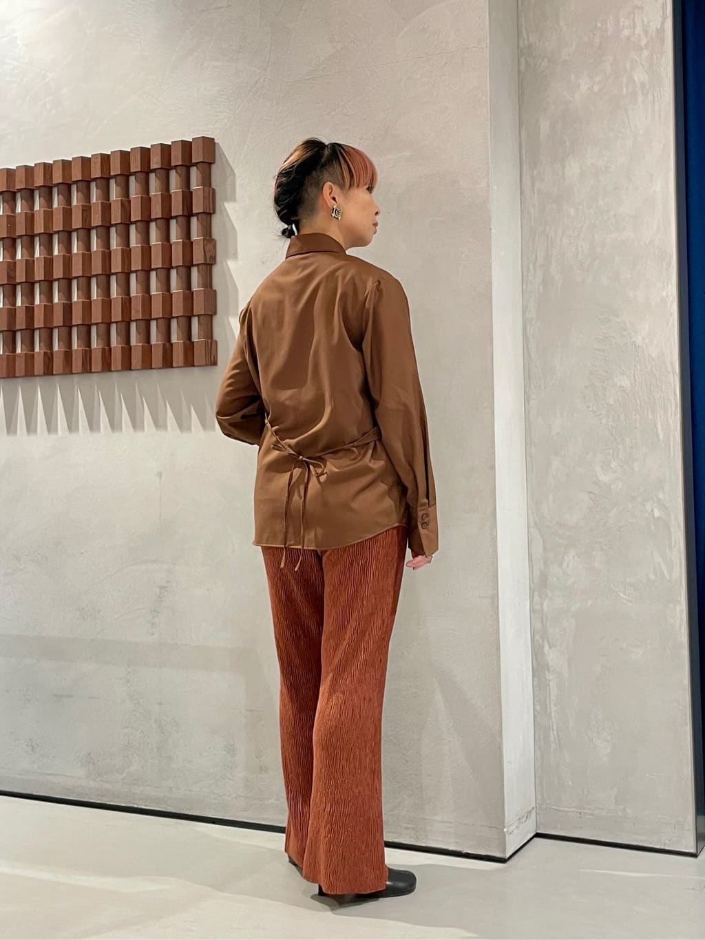 KOUさんの「INDIVI｜アシメジレシャツ」を使ったコーディネート