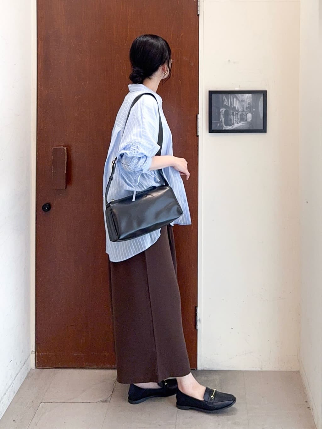 𝐇𝐢𝐫𝐨𝐦𝐢さんの「SHOO･LA･RUE｜【S-LL】程よい透け感 ストライプ柄 お袖ギャザーデザインシャツ」を使ったコーディネート