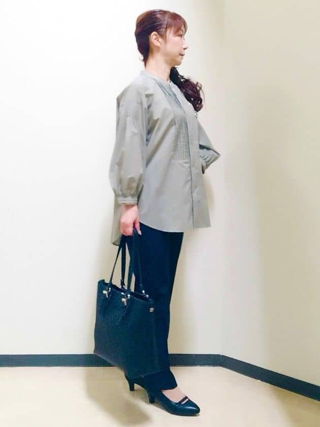 花さんの「Reflect｜【程よいゆとり感／体型カバー】ピンタックデザインシャンブレーブラウス」を使ったコーディネート