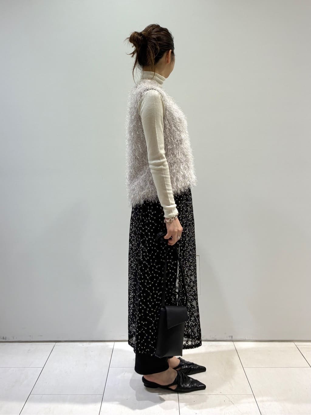 KAOさんの「INDIVI｜【洗える／薄手／ラメ】シアーラメニット」を使ったコーディネート