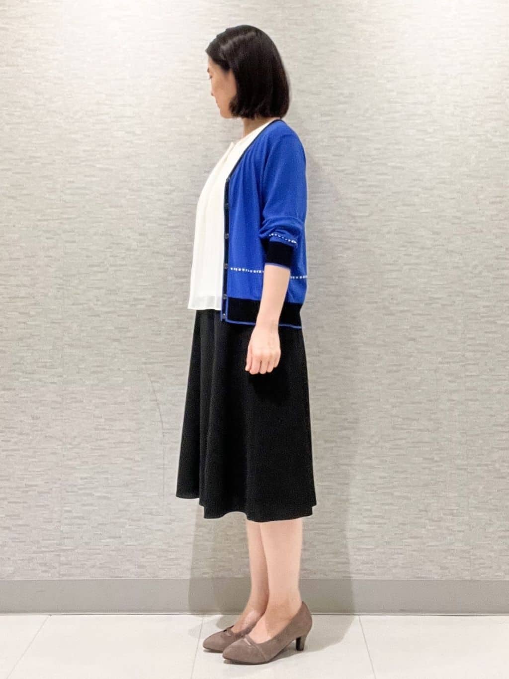marikoさんの「Reflect｜【WEB先行カラーあり／手洗い可／アンサンブル可】バイカラーカーディガン」を使ったコーディネート