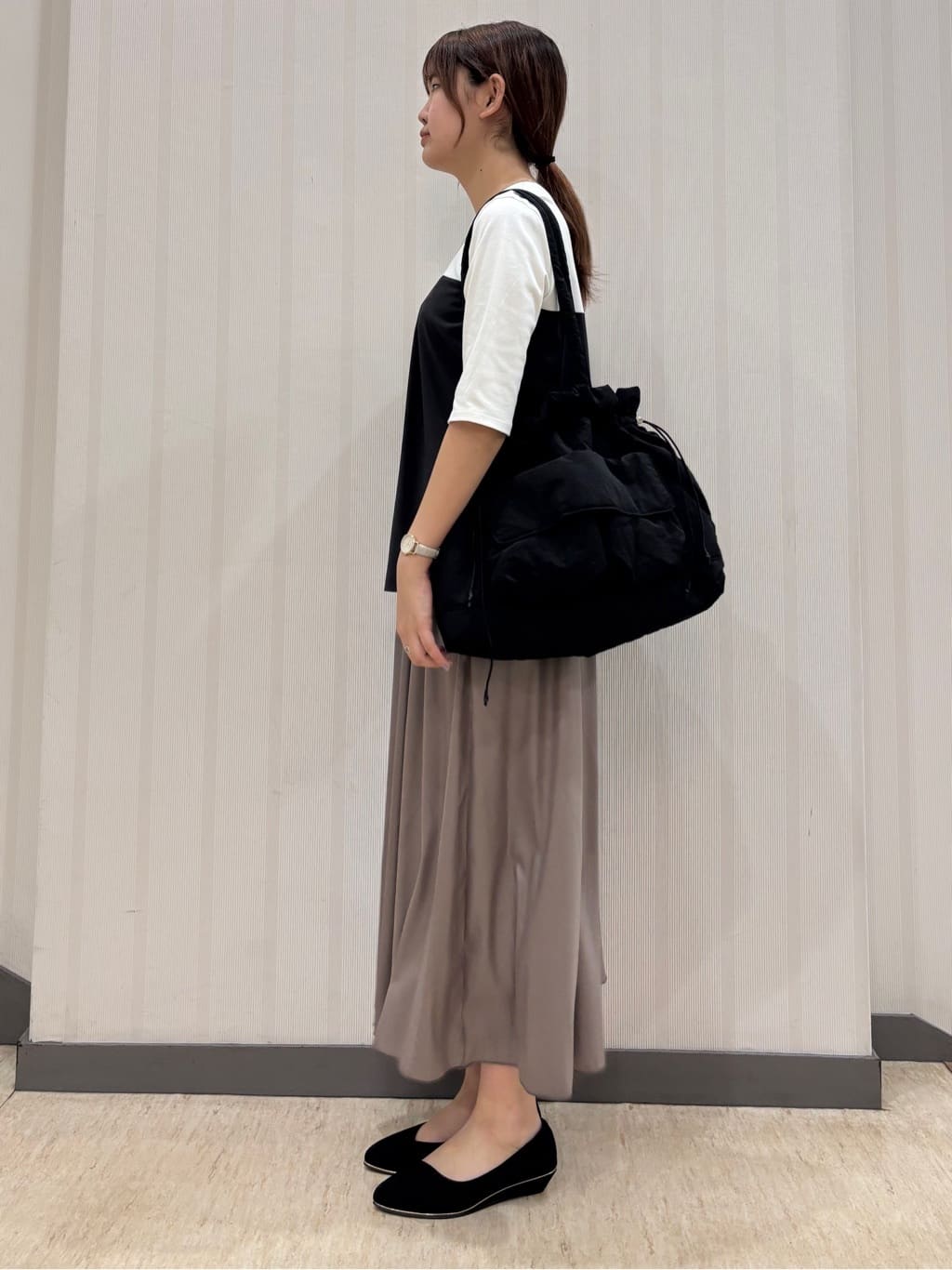 ちひさんの「INDIVI｜レザー調ギャザースカート」を使ったコーディネート