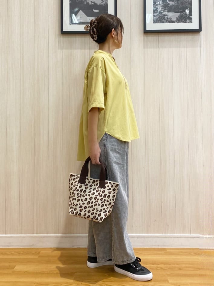 natsuさんの「SHOO･LA･RUE｜【S-LL/洗濯後しわになりにくい】バックギャザーがアクセント スッキパーブラウス」を使ったコーディネート