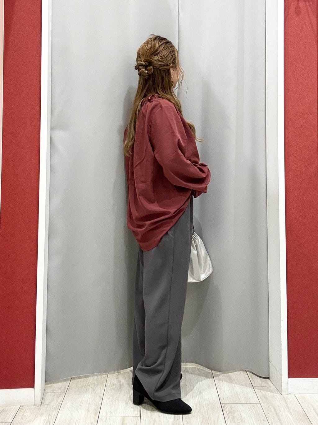 shioさんの「SHOO･LA･RUE｜【S-LL/ストレッチ】脚のラインを拾いにくい スマートワイドパンツ」を使ったコーディネート