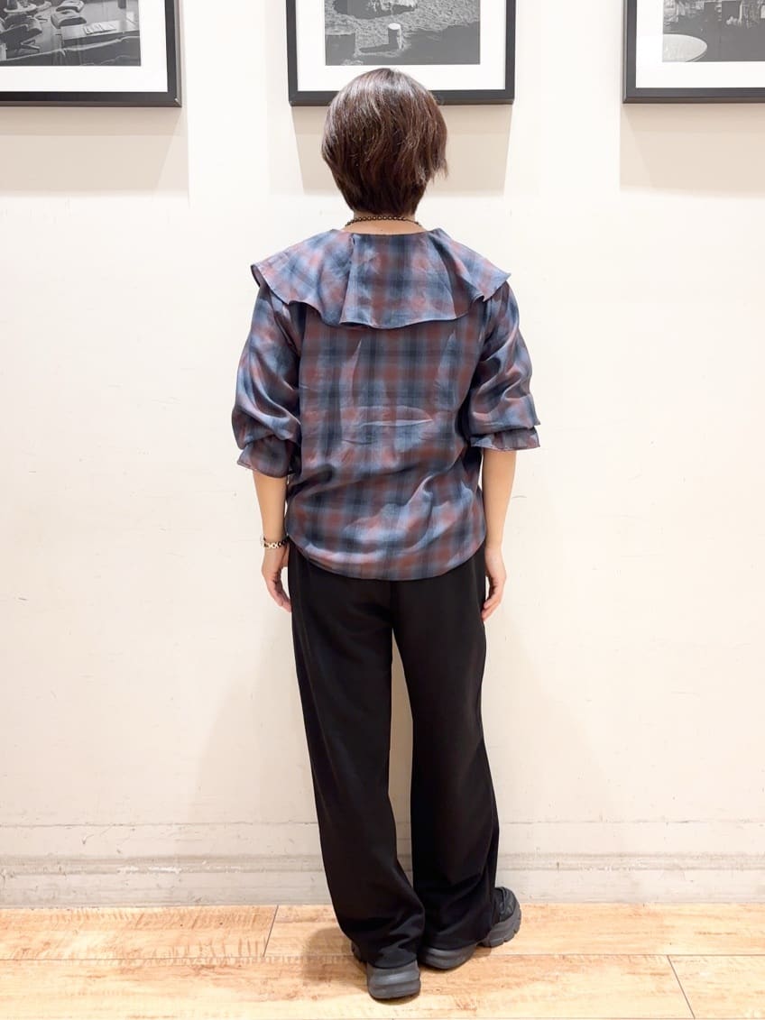 かふぇもか。さんの「SHOO･LA･RUE｜【S-LL】1枚で華やか チェック柄フリルブラウス」を使ったコーディネート