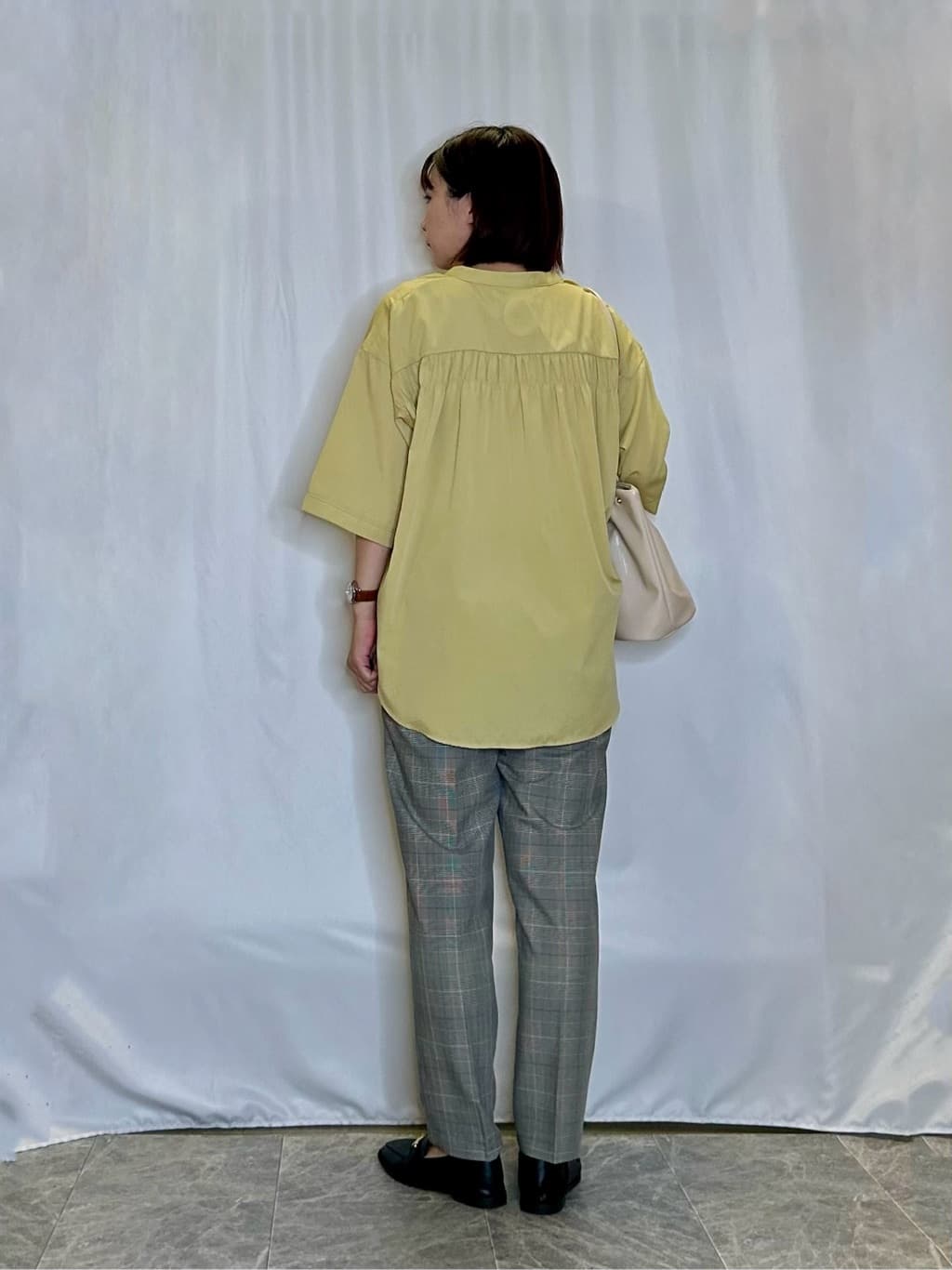 ネリさんの「SHOO･LA･RUE｜【S-LL/洗濯後しわになりにくい】バックギャザーがアクセント スッキパーブラウス」を使ったコーディネート