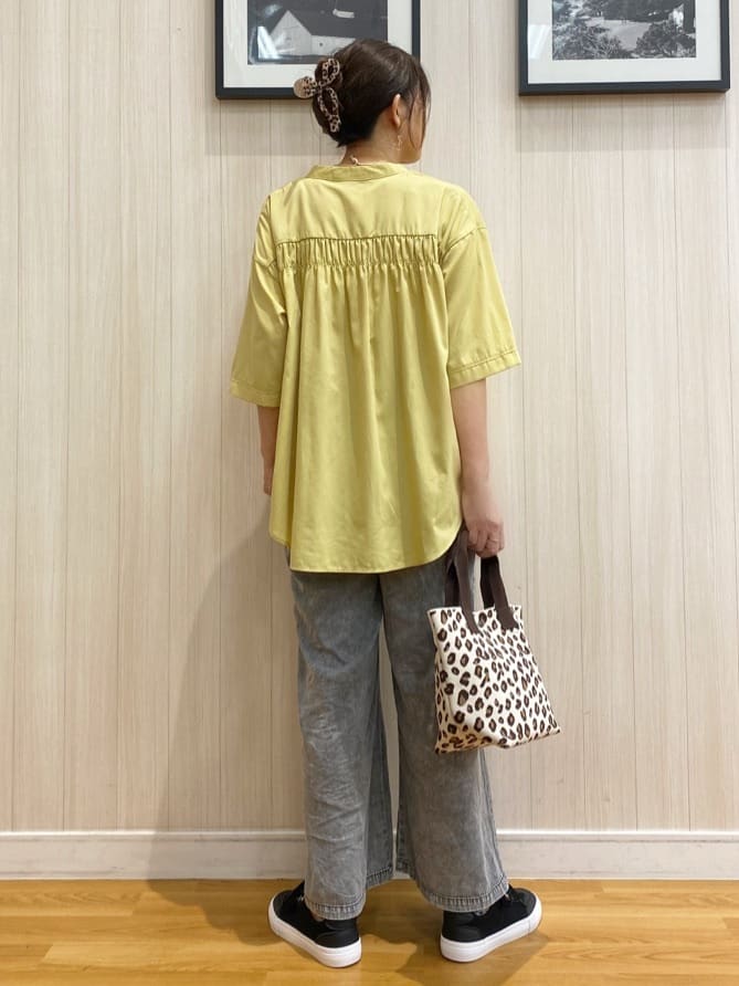 natsuさんの「SHOO･LA･RUE｜【S-LL/洗濯後しわになりにくい】バックギャザーがアクセント スッキパーブラウス」を使ったコーディネート