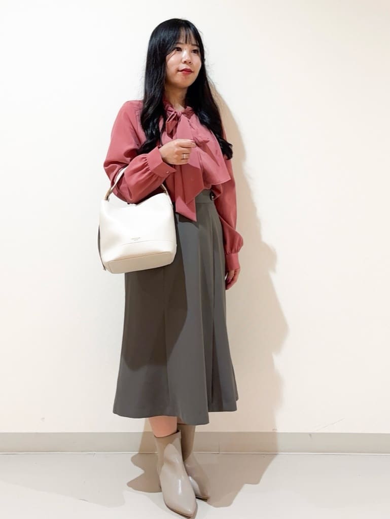 hinachiさんの「index｜アシンメトリーレイヤードボウタイブラウス【洗濯機OK／イージーアイロン／防シワ】《XS～3L》」を使ったコーディネート