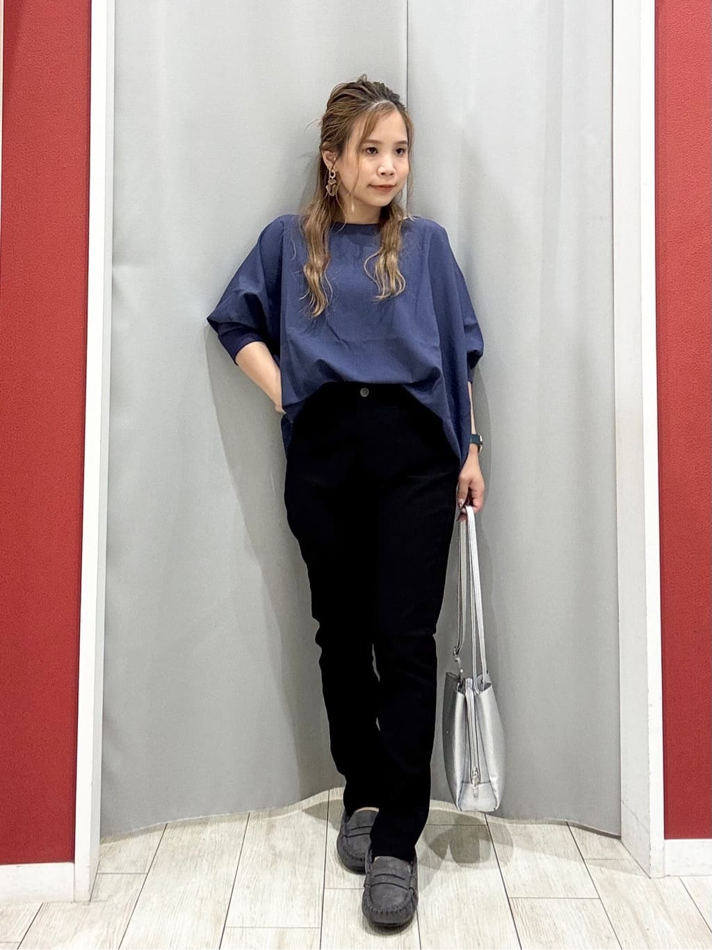 shioさんの「SHOO･LA･RUE｜【高レビュー/洗濯後しわになりにくい】1枚でサマ見え 8分袖ドルマンブラウス」を使ったコーディネート