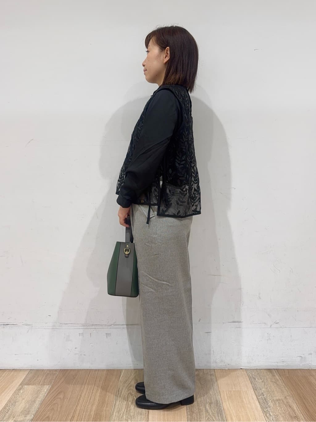 miさんの「grove｜リーフ刺繍スパンコールベスト＆ブラウスセット」を使ったコーディネート