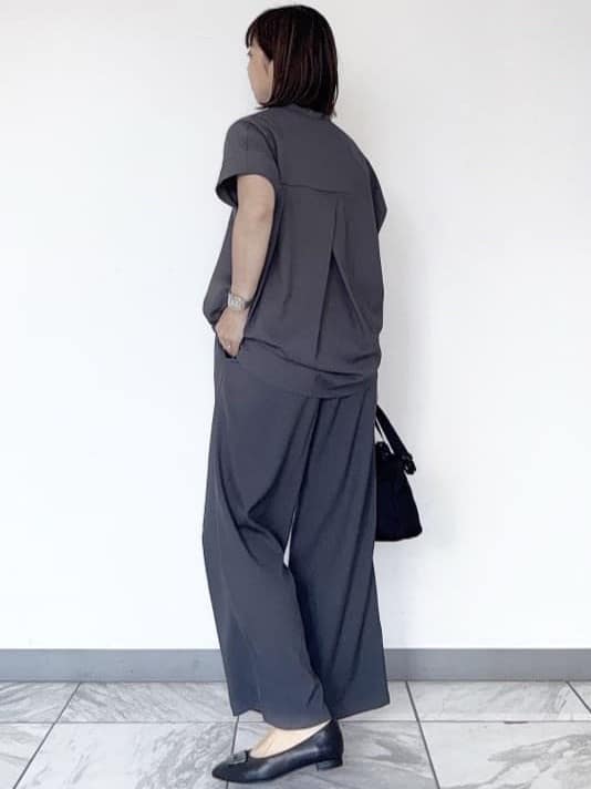 nekoさんの「Reflect｜【E‐QUALITY／ウエスト総ゴム／セットアップ／単品使いOK◎】ブラウス＋ストレートパンツセット」を使ったコーディネート