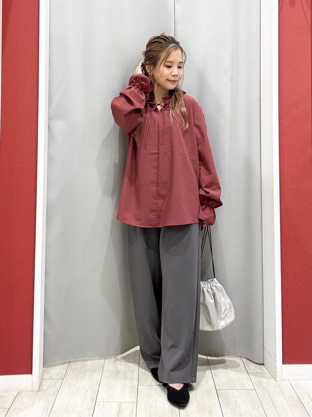 shioさんの「SHOO･LA･RUE｜【S-LL/ストレッチ】脚のラインを拾いにくい スマートワイドパンツ」を使ったコーディネート