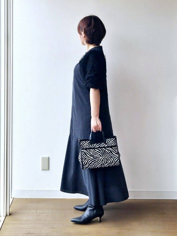 やじまさんの「UNTITLED｜【丸首/Tシャツ風/短丈】シャギースリーブ ポンチカットソー」を使ったコーディネート