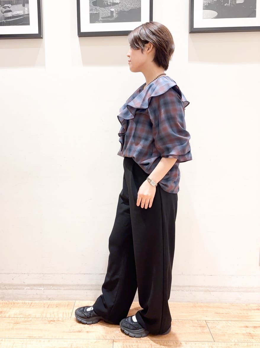 かふぇもか。さんの「SHOO･LA･RUE｜【S-LL】1枚で華やか チェック柄フリルブラウス」を使ったコーディネート