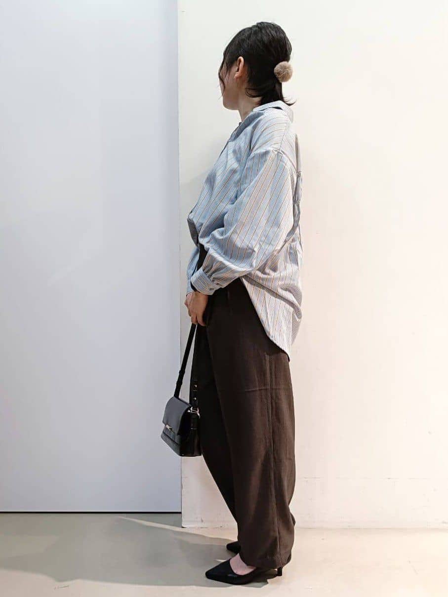 あんさんの「THE SHOP TK｜【後ろ姿もサマになる】ストライプ バックシャーリングシャツ/体型カバー/洗える」を使ったコーディネート