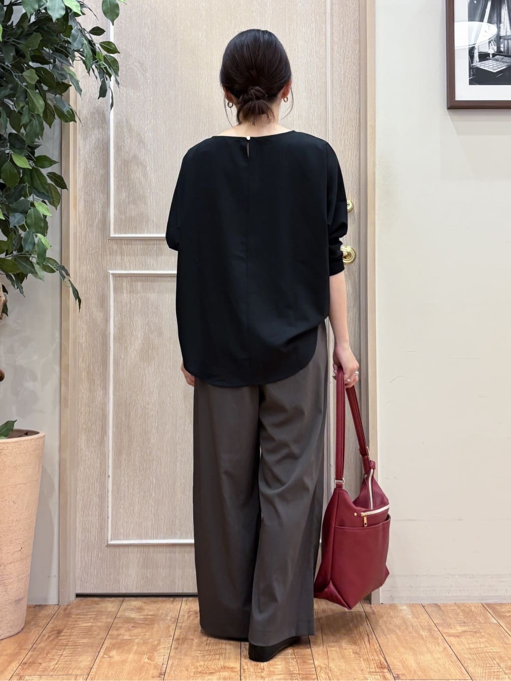 なみさんの「SHOO･LA･RUE｜【高レビュー/洗濯後しわになりにくい】1枚でサマ見え 8分袖ドルマンブラウス」を使ったコーディネート