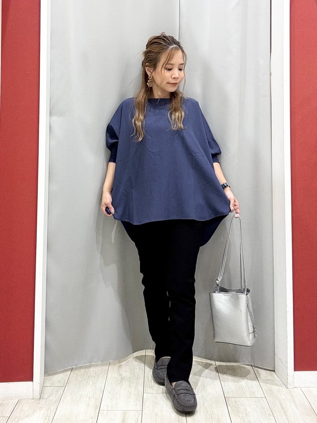 shioさんの「SHOO･LA･RUE｜【高レビュー/洗濯後しわになりにくい】1枚でサマ見え 8分袖ドルマンブラウス」を使ったコーディネート