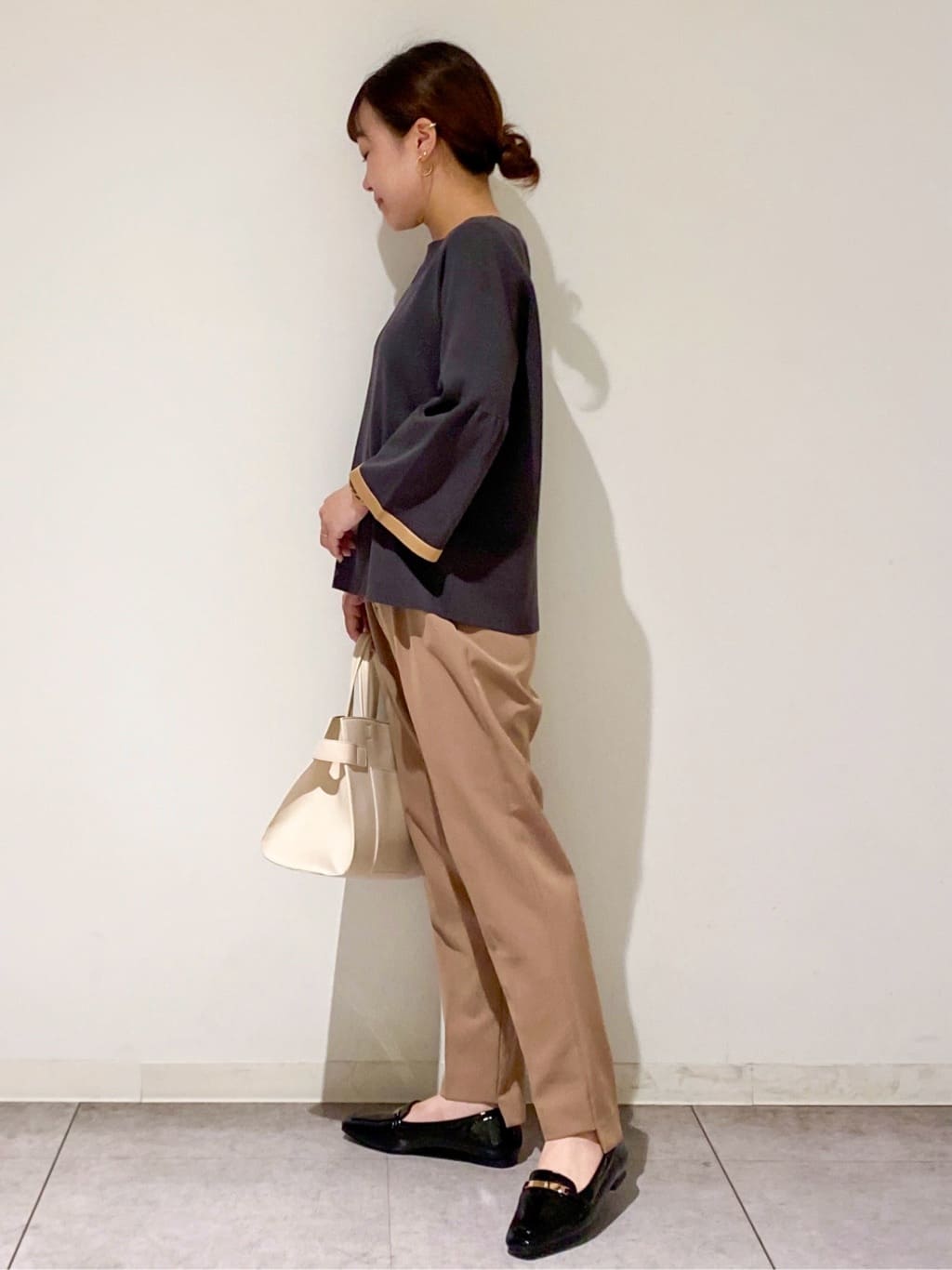 すずママさんの「OPAQUE.CLIP｜ステップヘムテーパードパンツ／セットアップ対応可【洗濯機洗い可】」を使ったコーディネート