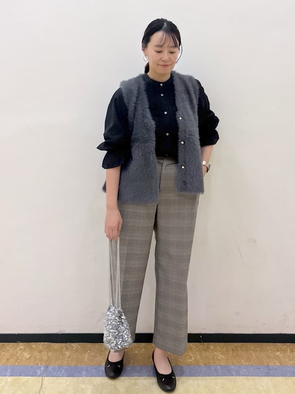 akariさんの「index｜タックフリルバンドカラーブラウス【洗濯機OK／イージーアイロン】」を使ったコーディネート