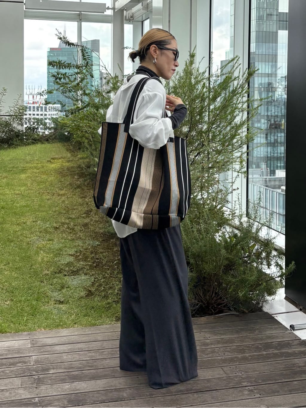 kotakiさんの「INDIVI｜【体型カバー／清涼感】シアーオーバーシャツ」を使ったコーディネート