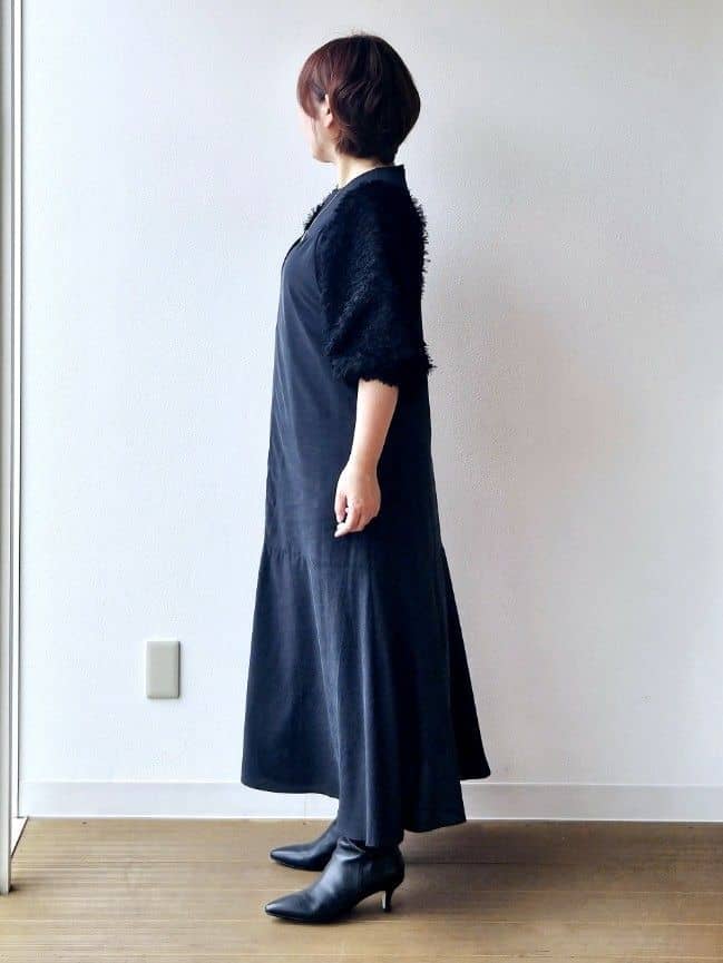 やじまさんの「UNTITLED｜【丸首/Tシャツ風/短丈】シャギースリーブ ポンチカットソー」を使ったコーディネート