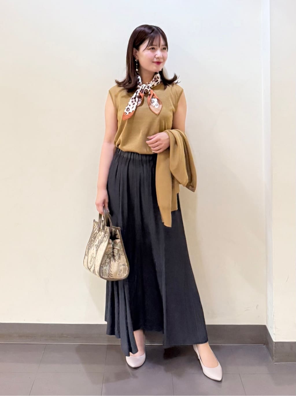 いくみさんの「UNTITLED｜【アンサンブル可/洗える】シアーノースリーブ プルオーバー」を使ったコーディネート