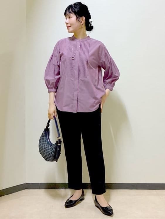  beni_gingerさんの「Reflect｜【程よいゆとり感／体型カバー】ピンタックデザインシャンブレーブラウス」を使ったコーディネート