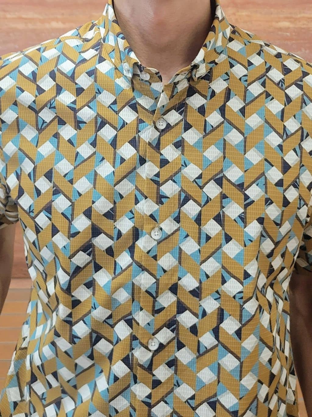 piroyaさんの「TAKEO KIKUCHI｜【COOL CITY WEAR】籠目アート柄 サッカーシャツ /通気性」を使ったコーディネート
