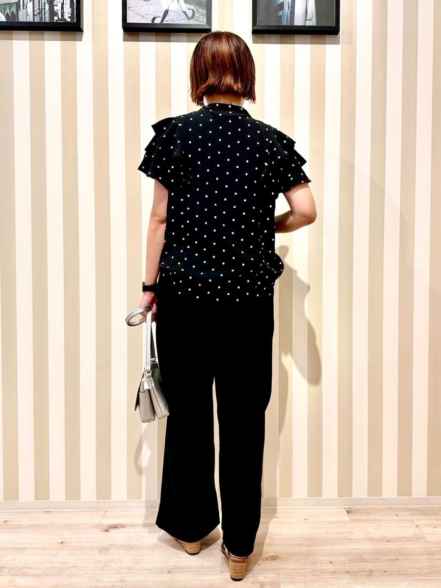 Hanさんの「SHOO･LA･RUE｜【無地/ドット柄】お袖フリルが華やぐ きれいめブラウス」を使ったコーディネート